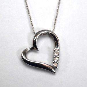 Tilted heart shaped necklace for your love